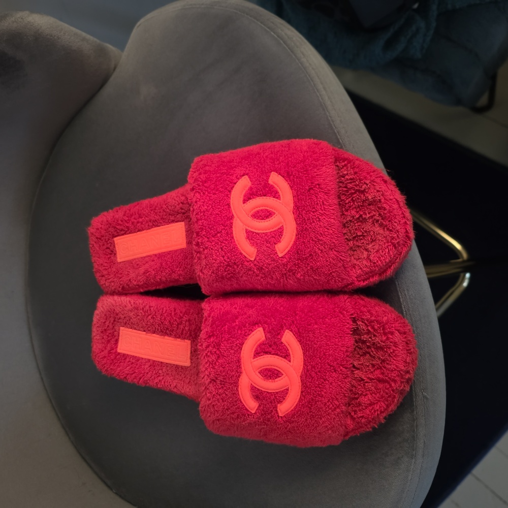 Authentic 2022 Chanel Red Terry Cloth Wedge Slides 39 US 8